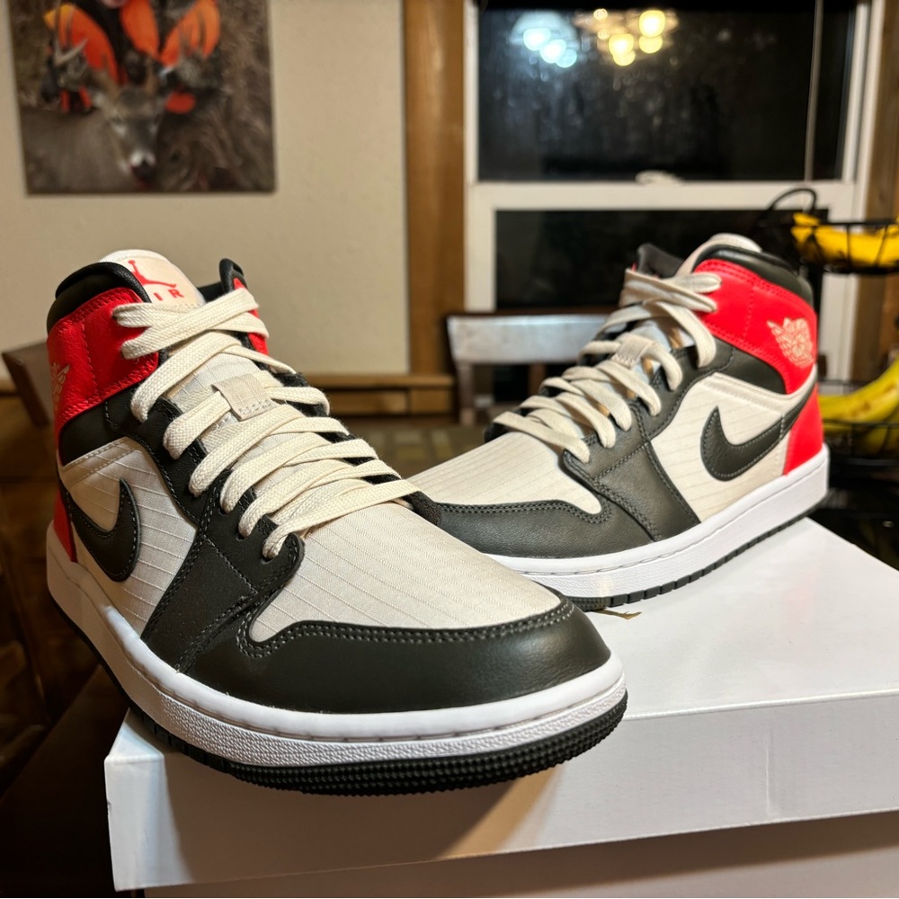 Women’s Air Jordan 1 Mid SE Orewood Brown Size 10.5